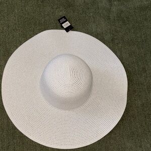 Nine West Classic White Wide-Brim Hat